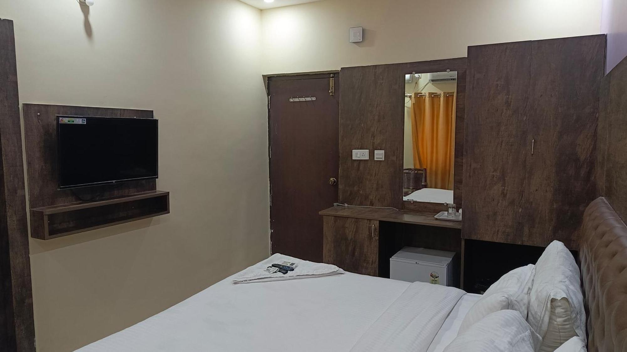 Pph Royal Gs Comforts Opp Mall Of Asia Bangalore Exterior foto