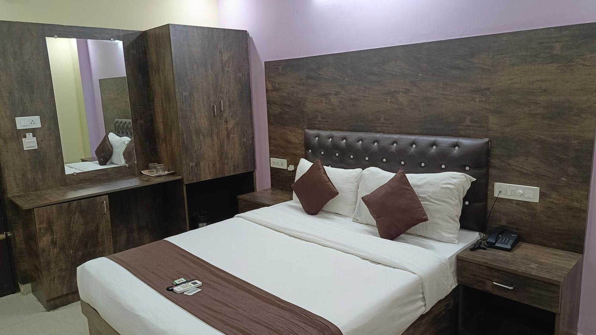 Pph Royal Gs Comforts Opp Mall Of Asia Bangalore Exterior foto