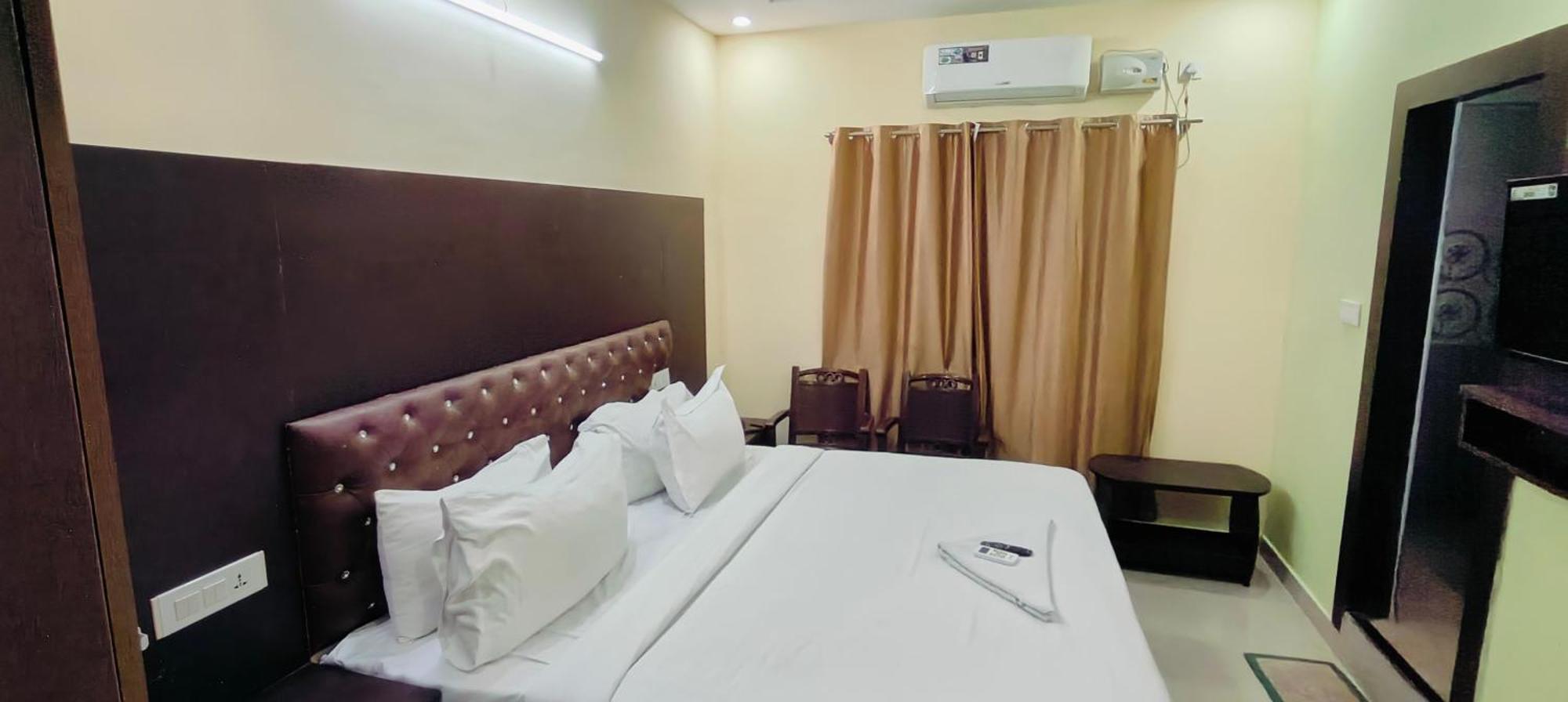 Pph Royal Gs Comforts Opp Mall Of Asia Bangalore Exterior foto